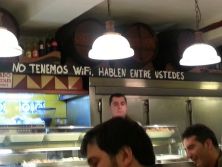 Haga click para ver la imagen ampliada no tenemos wifi hablen entre ustedes.jpg